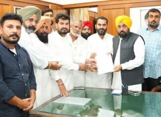 Fazilka Border Farmers Meet CM Bhagwant Mann, Raise Concerns Over Centre’s Proposed Embankment Fazilka border farmers meet CM Mann