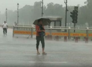 Heavy rain lashes Delhi-NCR; IMD issues red alert