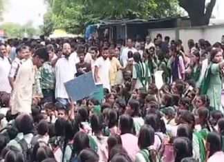 Seven-hour student protest forces Jharkhand administration to revoke headmaster’s transfer Jharkhand students protest headmaster transfer