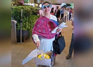 Kajol celebrates 52nd birthday with paparazzi at airport, daughter Nysa stays away from cameras Kajol cuts birthday cake with paps at airport,