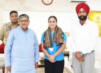 Punjab Governor Gulab Chand Kataria Honours CWG-2026 Silver Medallist Harjinder Kaur Kataria honours CWG-2026 silver medallist Harjinder Kaur