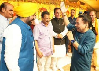 Kejriwal Hails Bhagwant Mann as ‘Modern-Day Shravan Kumar’ at Phagwara Bhajan Sandhya Kejriwal CM Mann at Phagwara bhajan sandhya