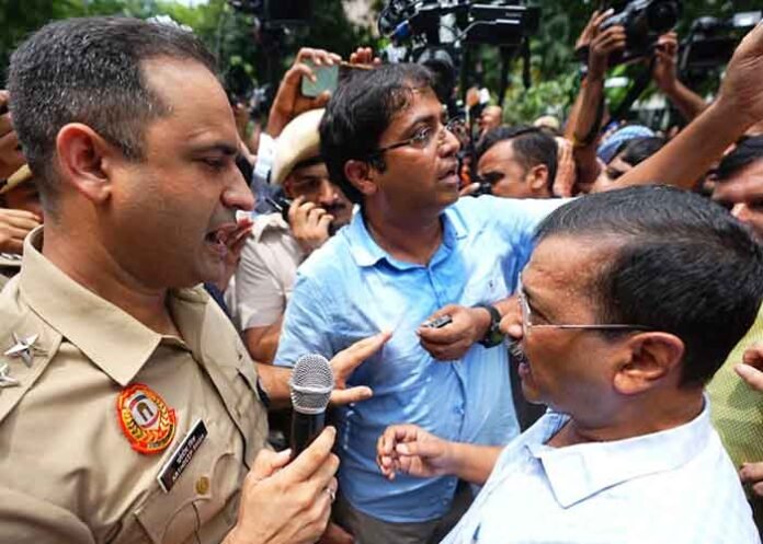 Kejriwal Stopped by Delhi Police