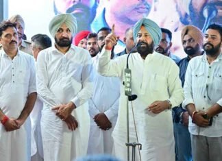 Punjab BJP Chief Kewal Dhillon Listens to ‘Mann Ki Baat’, Calls for Collective Fight Against Drug Abuse Kewal Singh Dhillon listened