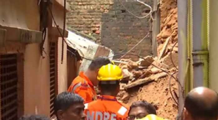 Kolkata Building Collapse Leaves One Woman Dead, 19 Feared Trapped