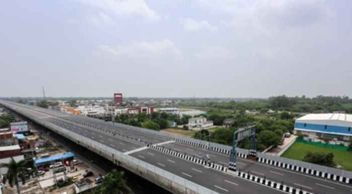 Lucknow-Kanpur Expressway Cracks: NHAI Suspends Project Director, Issues Notice to Construction Agency