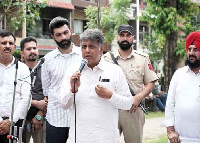 Manish Tewari paid tribute to freedom fighters