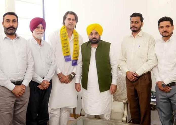 Manpreet Singh Gony Kunar join AAP with CM Mann