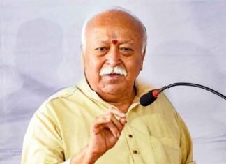 Bhagwat’s Wall Street Journal Ad Evokes Pride Among Hindu Americans Mohan Bhagwat says on mic
