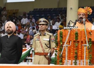 Mohinder Bhagat unfurled the Tricolour