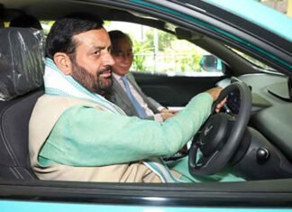 Nayab Singh Saini driving car