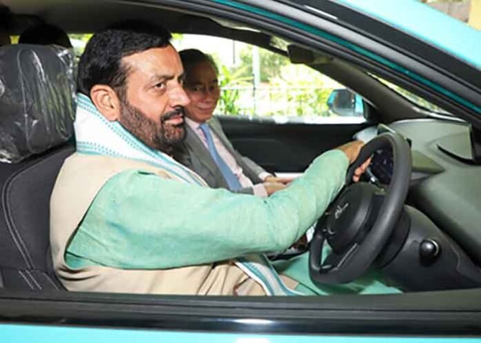 Nayab Singh Saini driving car