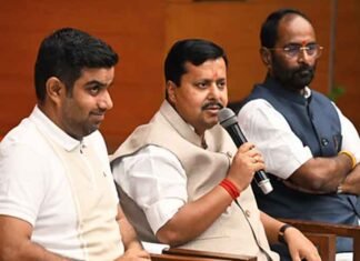 Nitin Nabin on mic with members