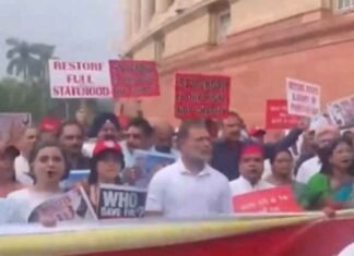 Opposition MPs March in Parliament Complex Over Jantar Mantar Police Action, Ram Temple Donation Row