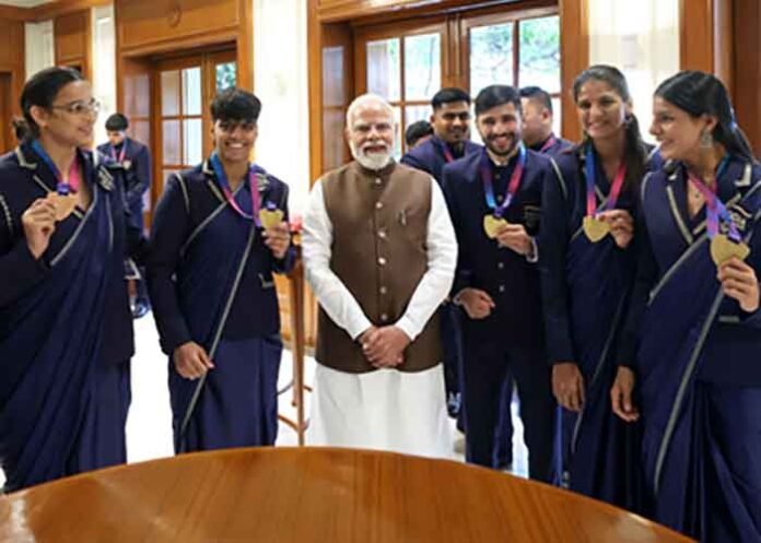 PM Modi with Commonwealth Games champions