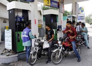Pakistan petroleum dealers announce nationwide petrol pump shutdown from August 15 Pakistan petrol Pumps