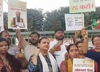 PhD holders and research scholars march towards Lok Bhawan in Patna