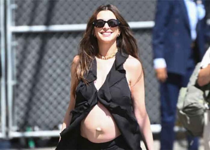 Pregnant Anne Hathaway recalls