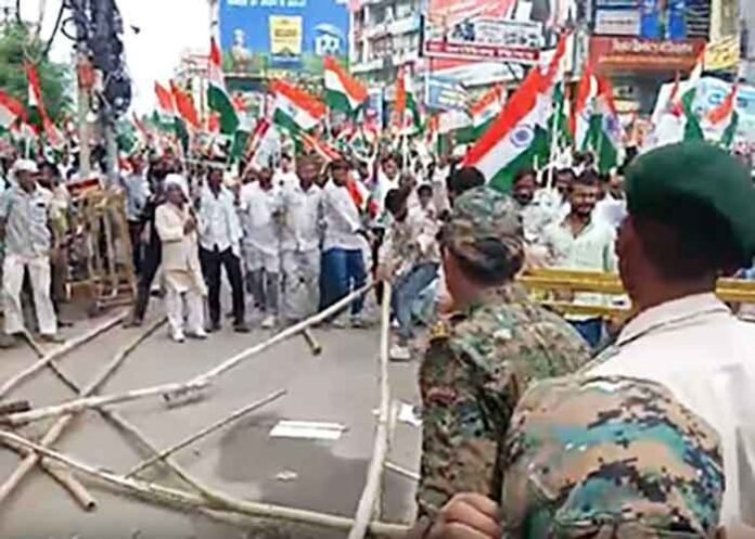 RJD Raj Bhavan march in Patna turns tense as protesters clash with police