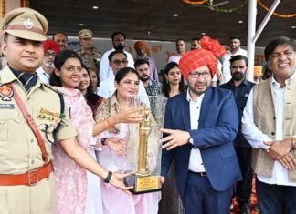 Ravjot Singh hoists the Tricolour in Hoshiarpur