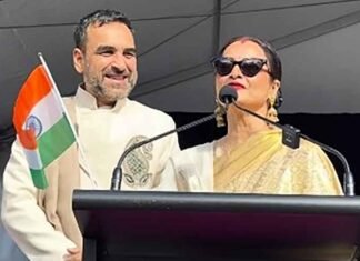 Rekha Turns English Teacher for Pankaj Tripathi at Indian Film Festival of Melbourne Rekha turns English teacher for Pankaj Tripathi