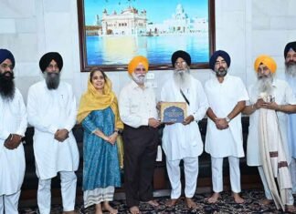 Sikh Author Rupinder Singh Presents Book on Heritage of 51 Gurdwaras to SGPC Chief Dhami Rupinder Singh presents book to SGPC chief Dhami in Amritsar.