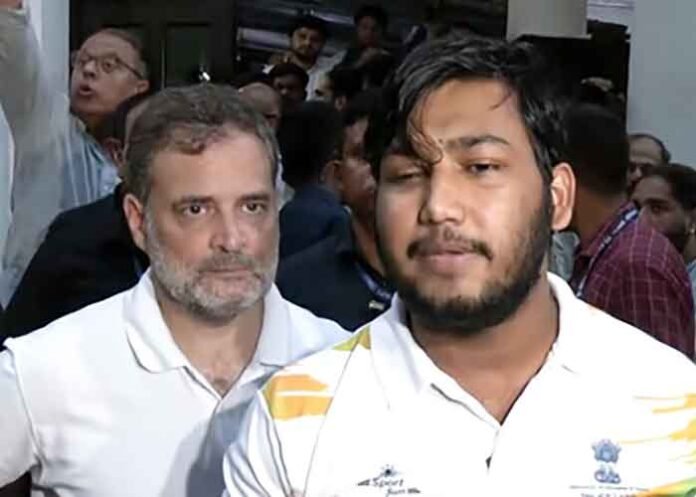 Student Sahil Lochab with Rahul Gandhi