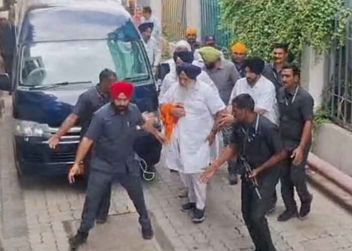 Sukhbir Badal attacked by Nihang in Nanded