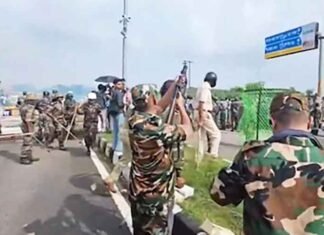 Tear Gas, Water Cannons Used as Jharkhand Students Breach Barricades Near Assembly Tear gas fired on students protesters in Jharkhand