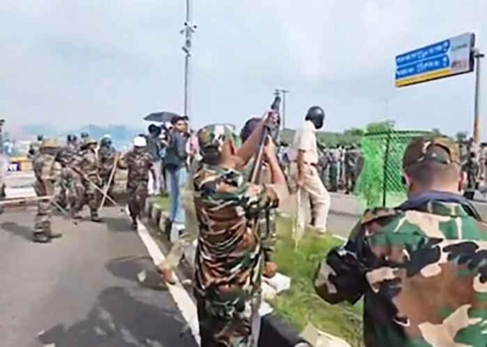 Tear gas fired on students protesters in Jharkhand