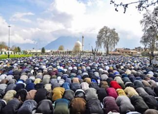 Thousands of devotees gathered at Srinagar Hazratbal shrine for Eid-e-Milad Prophet Muhammad