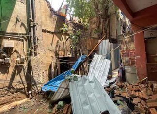 building collapses during demolition in Delhi Karol Bagh