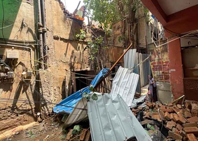 building collapses during demolition in Delhi Karol Bagh