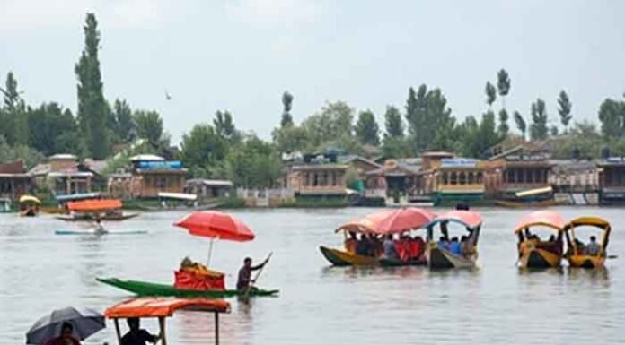 Seven Years After Article 370 Abrogation, Kashmir Sees Changes in Infrastructure, Governance & Everyday Life: Report everyday life in Kashmir lake Tourism