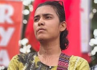 Ink Thrown at AISA Chief During Ranchi Student Protest ink thrown at AISA chief Neha Bora