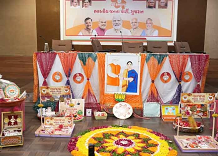 rakhis postcard to PM Modi