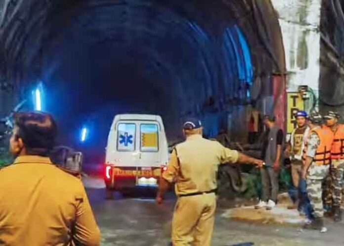 water debris flood tunnel Chamoli