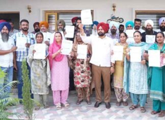 AAP MLAs Take ‘Mann De Munaffe’ Campaign Door-to-Door Across Punjab, Highlight Govt Schemes AAP MLAs take the Mann De Munaffe campaign