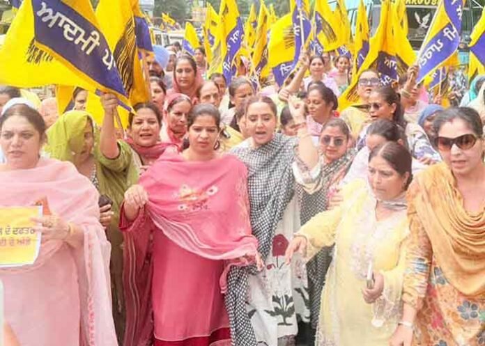 AAP Punjab Womens Wing stages protest