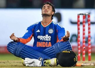 3rd T20I: Abhishek Sharma Smashes Fastest T20I Century by an Indian, Reaches 100 in 30 Balls Abhishek Sharma smashes fastest century