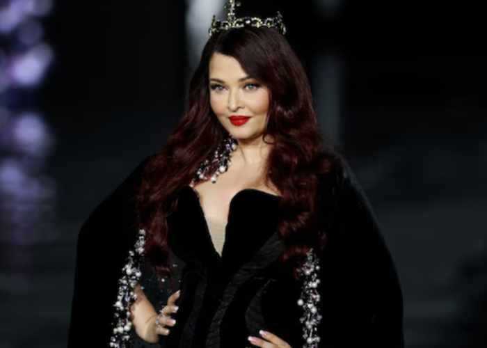 Aishwarya Rai Bachchan Wears Crown at Paris Fashion Week