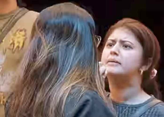 Arishfa Khan tells Aamrapali Dubey