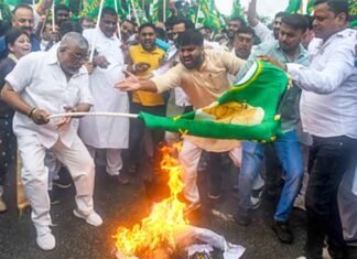 Bihar Congress, RJD Protest Over SIR Issues; Police Use Water Cannons in Patna Bihar Congress, RJD protest