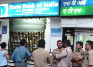 Telangana: Burglars Target Two SBI ATMs in Karimnagar, Escape with Rs 8 Lakh Burglars target two SBI ATMs in Telangana Karimnagar