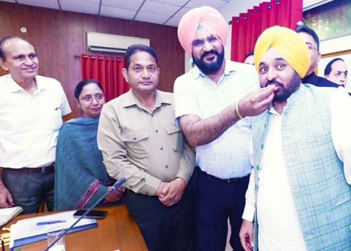 CM Mann announces DA