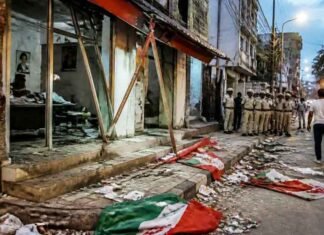 Kolkata: CPI-M Offices Vandalised in Jadavpur, Former Trinamool MLA’s Family Attacked CPI-M Offices Vandalised in Jadavpur Former Trinamool MLA Family Attacked 1