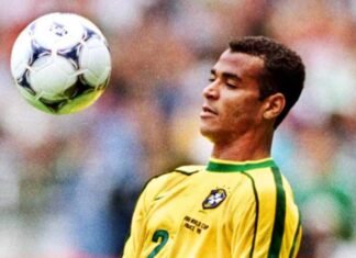 Cafu Plays Football With Underprivileged Girls in Mumbai, Urges Them to Never Give Up