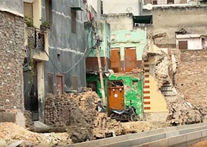Delhi Shalimar Bagh Mosque Demolition