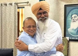 Faridkot MLA Gurdit Singh Sekhon Congratulates Newly Appointed Baba Farid University VC Dr Rajinder Kumar Bansal Gurdit Singh Sekhon with Dr Rajinder Kumar Bansal on his appointment as Baba Farid University VC.
