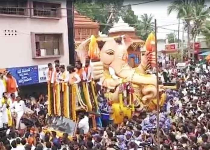 Hyderabad Balapur Ganesh laddu fetches